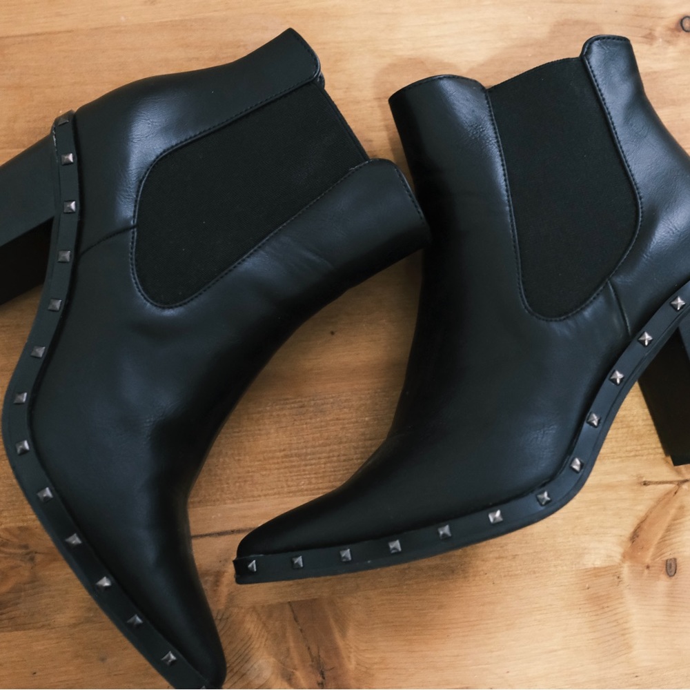 Beautiful woman shoes! My fav!